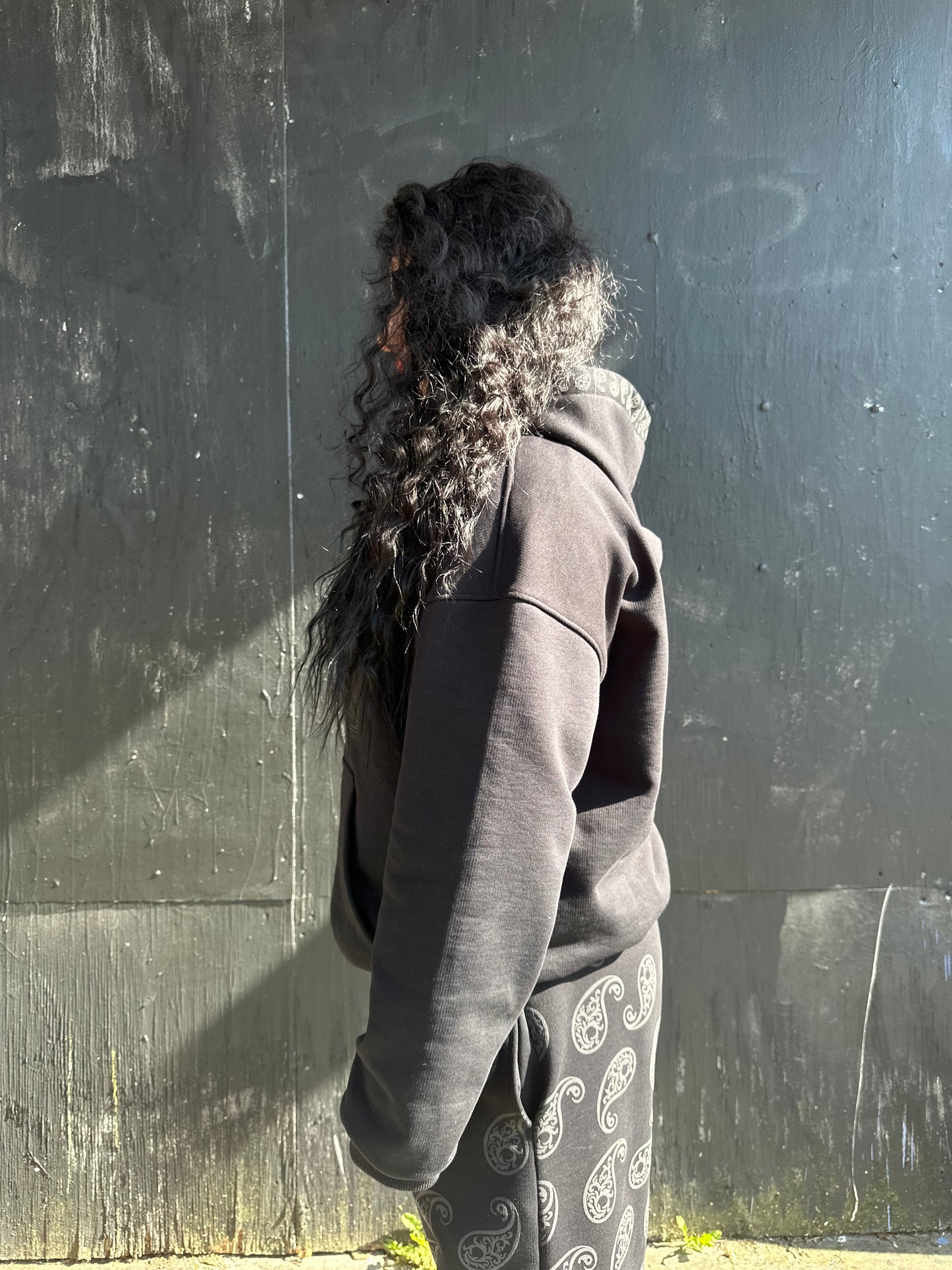BLACK PAISLEY OVERSIZED HOODIE