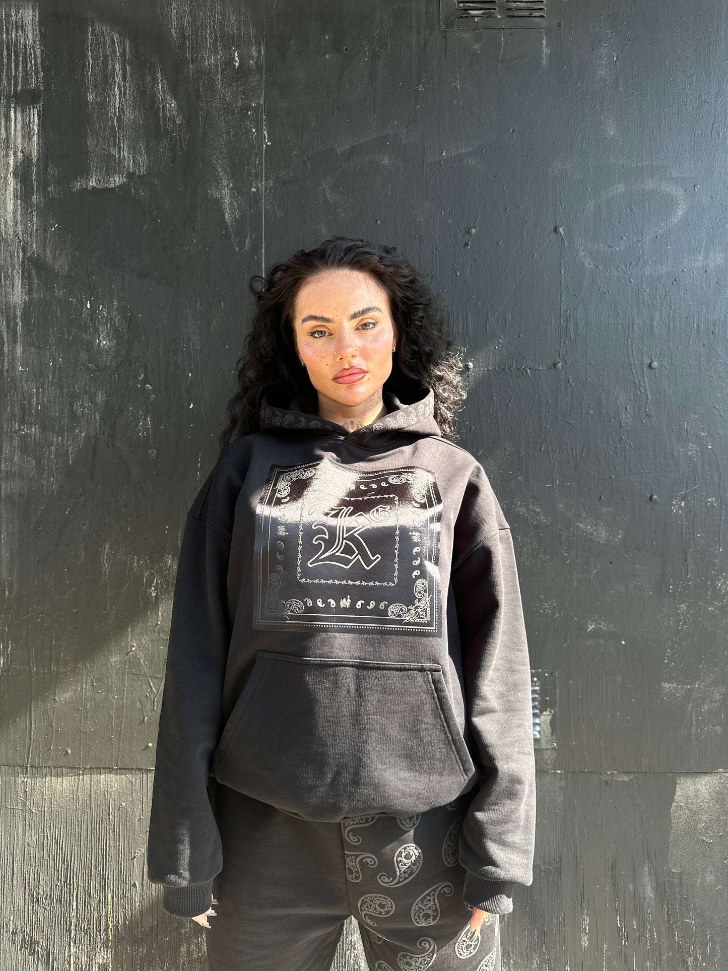 BLACK PAISLEY OVERSIZED HOODIE